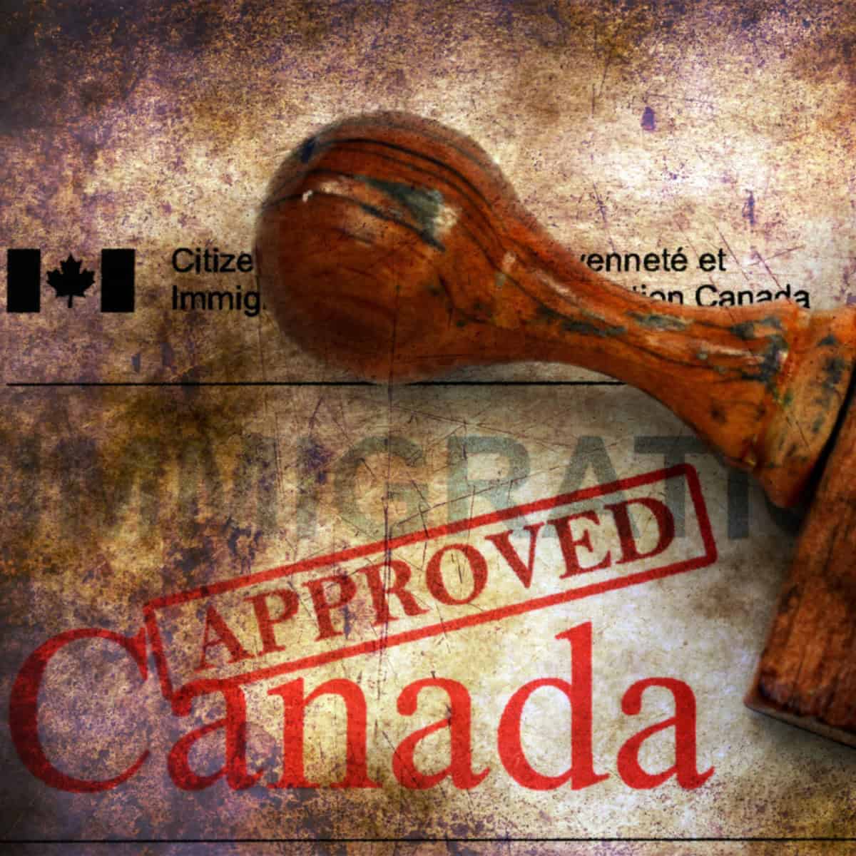 Comment obtenir un permis de travail fermé au Canada ?